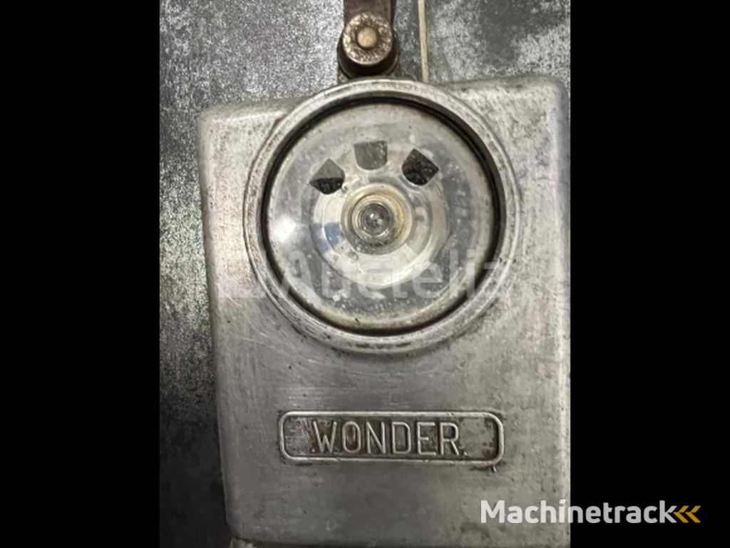 Portable railway signalling lamp