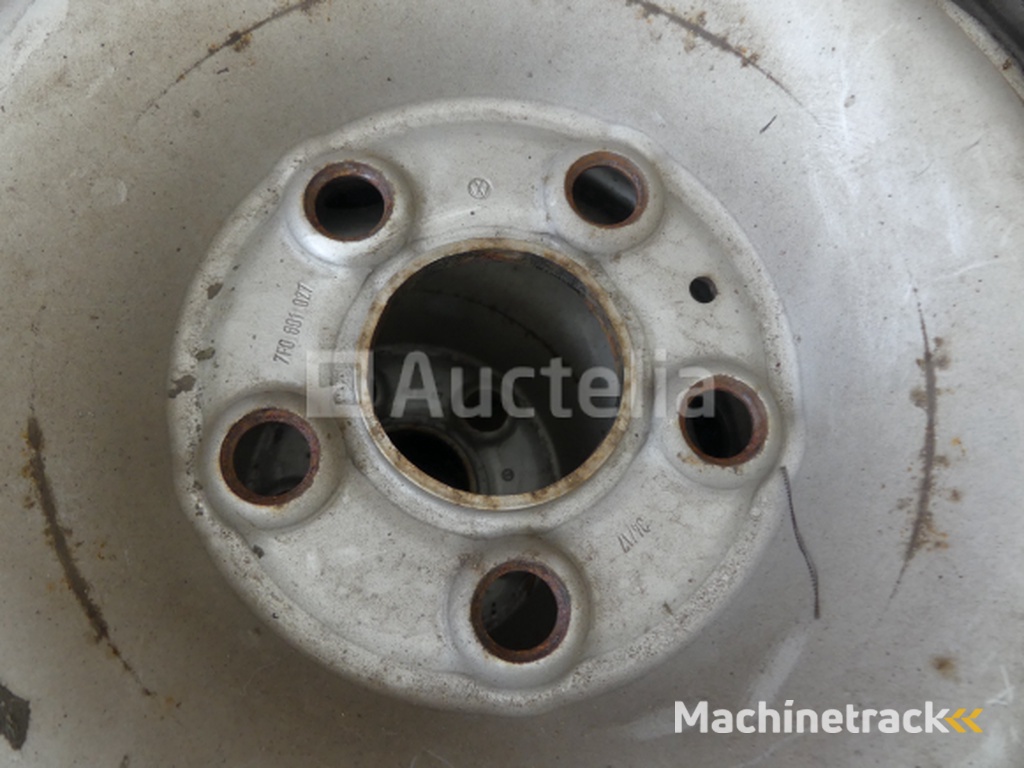 4 Tyres for VW Combi Goodyear 205/65R16C 107/105T (winter)