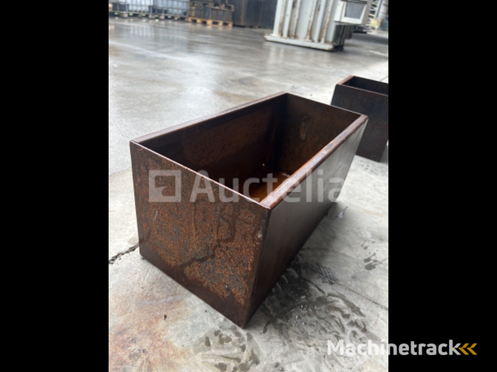 Corten flower box (medium)