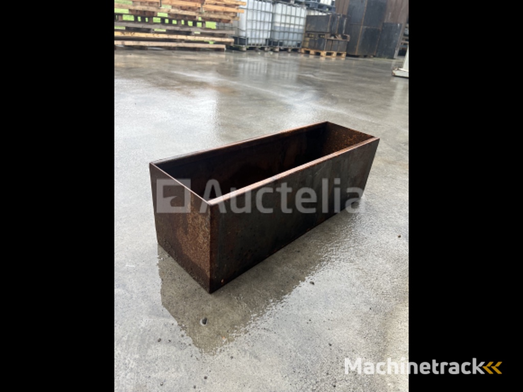 Corten flower box (medium)