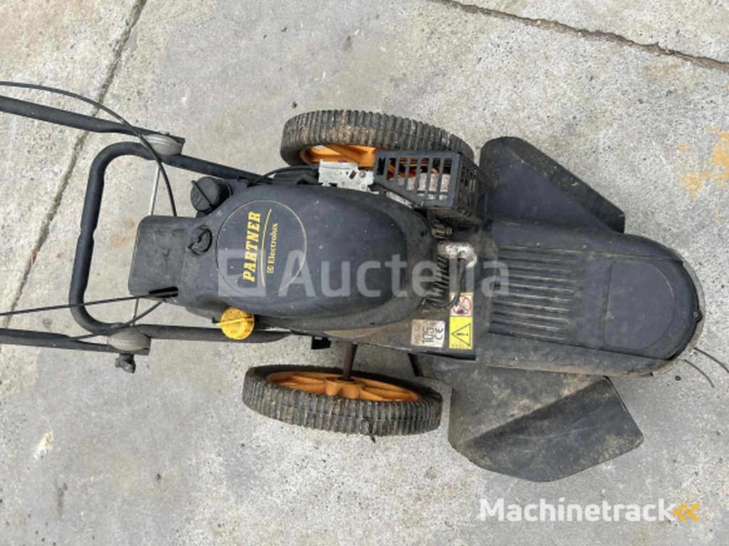 Brush cutter / mower