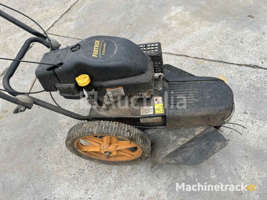 Brush cutter / mower