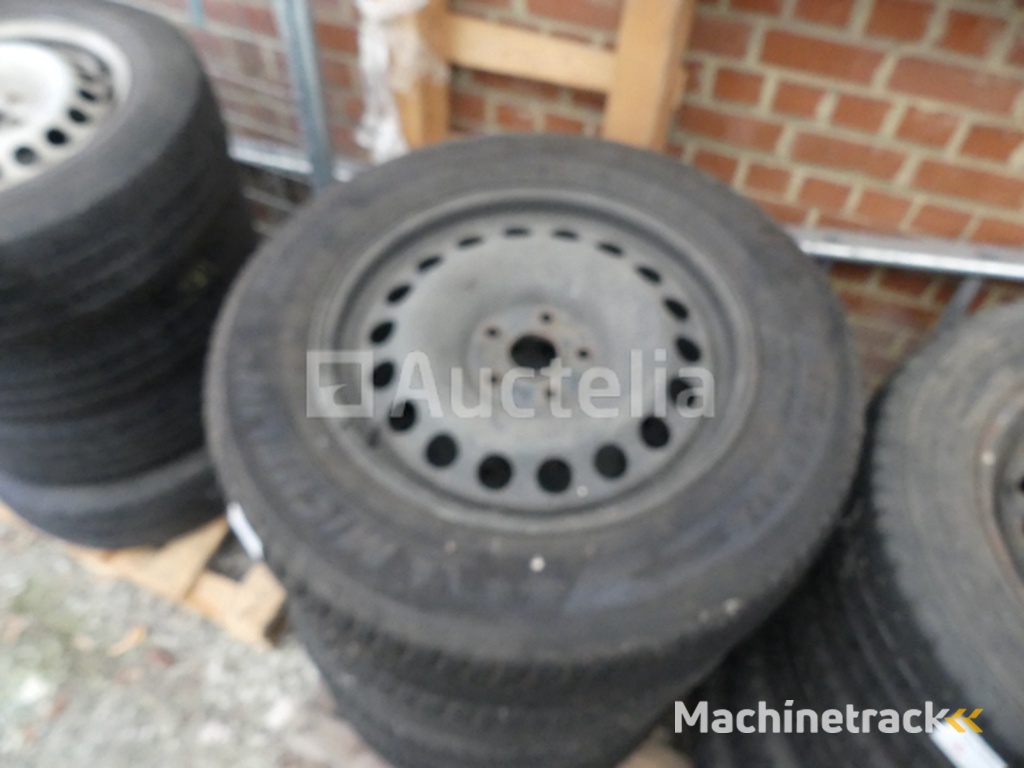 4 Tyres for VW Tiguan Michelin 215/65R17 99H (winter)