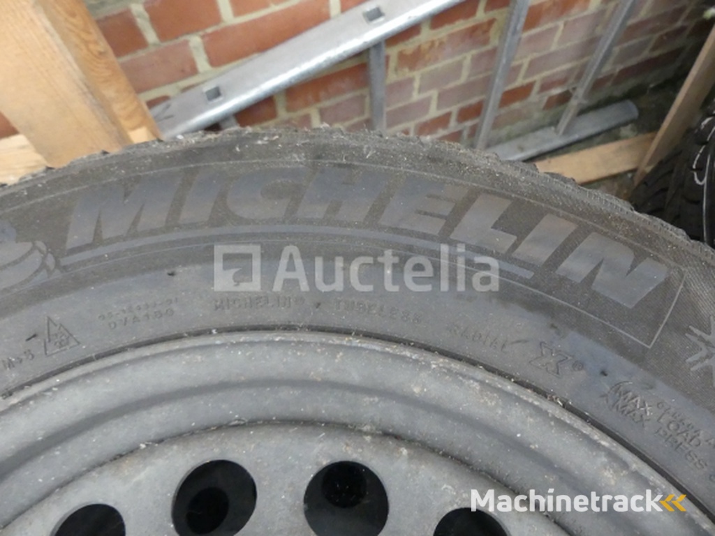4 Tyres for VW Tiguan Michelin 215/65R17 99H (winter)