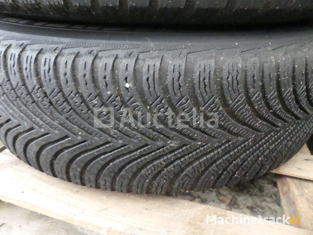 4 Tyres for VW Tiguan Michelin 215/65R17 99H (winter)