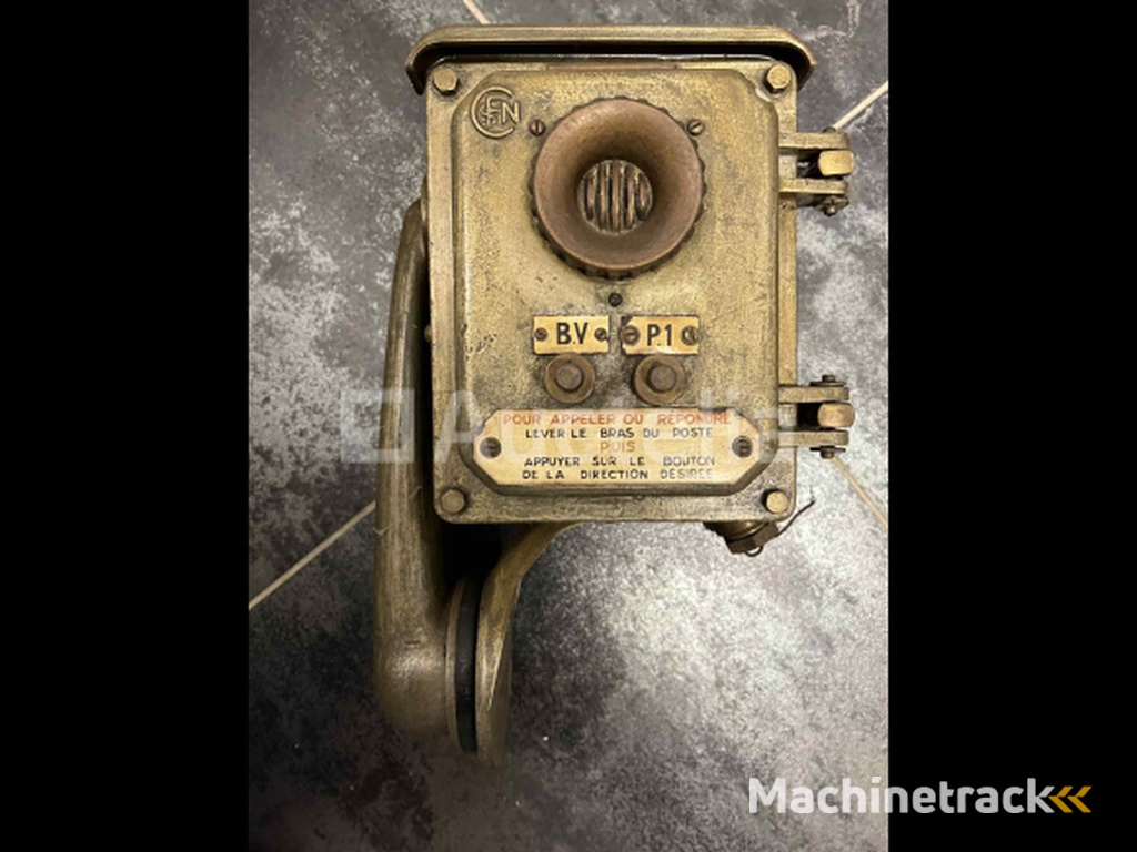 SNCF track telephone