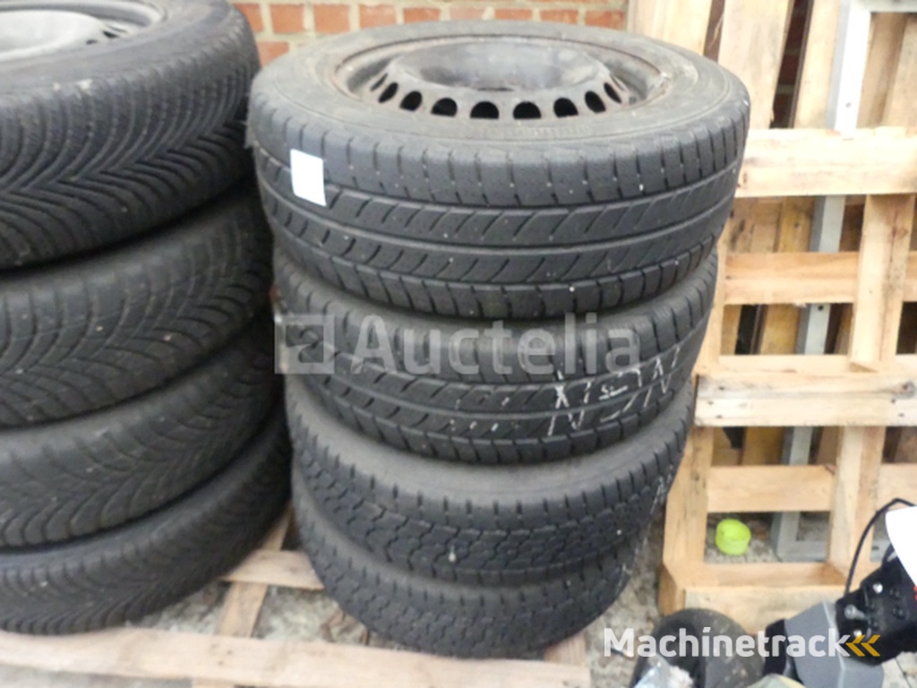 4 Tyres for VW Combi Continental 205/65R16C 107/105T (Winter)