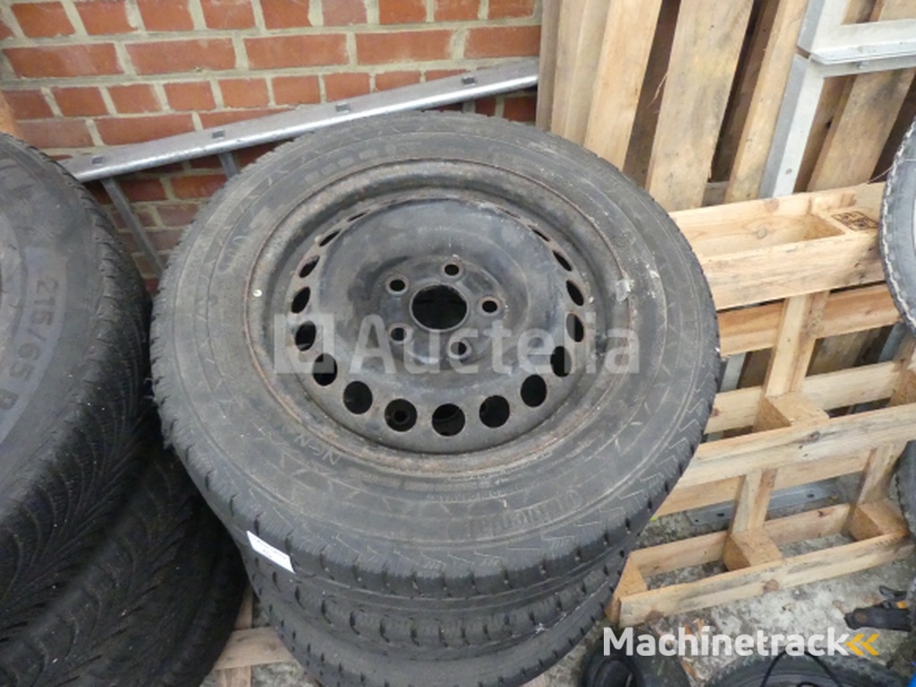 4 Tyres for VW Combi Continental 205/65R16C 107/105T (Winter)