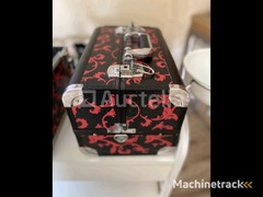 2-suitcases-of-ose-cils