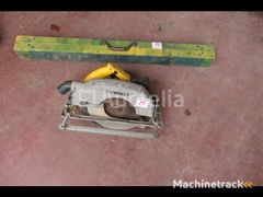 portable-circular-saw,-macc-metal-trestles