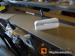 wall-paint-roller-with-telescopic-handle