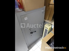 safe-with-key-fichet