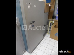 safe-with-key-fichet