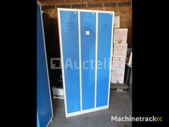 3-delta-v-changing-rooms