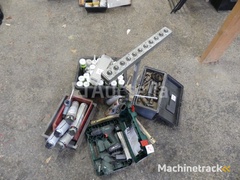 schuimpistolen-met-accuboormachine,-doos-met-gatenzaag