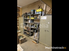 planken-2-metalen-kasten-met-inhoud