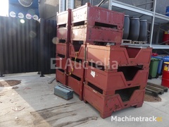 4-stapelbare-metalen-bakken