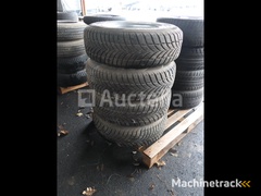 4-tweedehands-winterbanden-op-maxxis-victrasnow-suv-stalen-velg-afmetingen-205-70-r15-96h