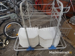 65-witte-plastic-kantinebakken