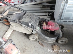 1tractor-en-2-grasmaaiers