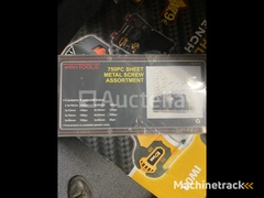 assortment-of-metal-screws