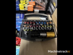 32-piece-bit-set-with-clip