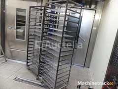 2-trolleys-met-roosters-60x40-cm