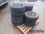 Miniaturansicht von 34 Various tyres with and without rims for cars