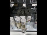 Minituur van +- 80 Spray van verfsprays en verkoop van verfblikken