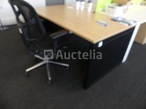Minituur van Bureau + kledingkast + ronde tafel + 4 stoelen