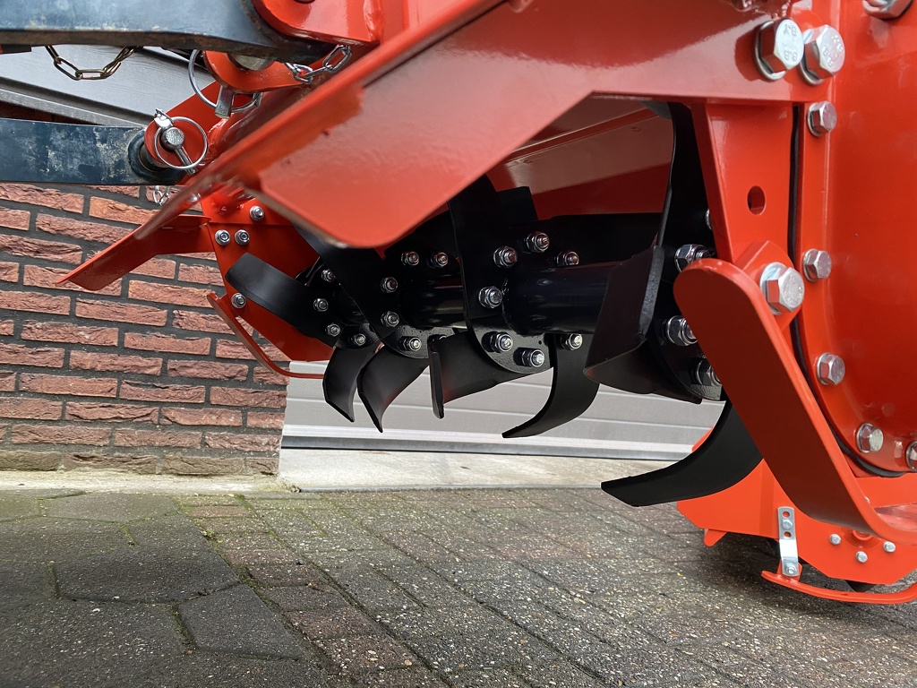 Boxer frees grondfrezen voor minitractor