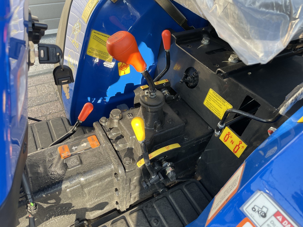 Solis 20 4WD (18.5 PK mitsubishi) minitractor NIEUW gazonbanden