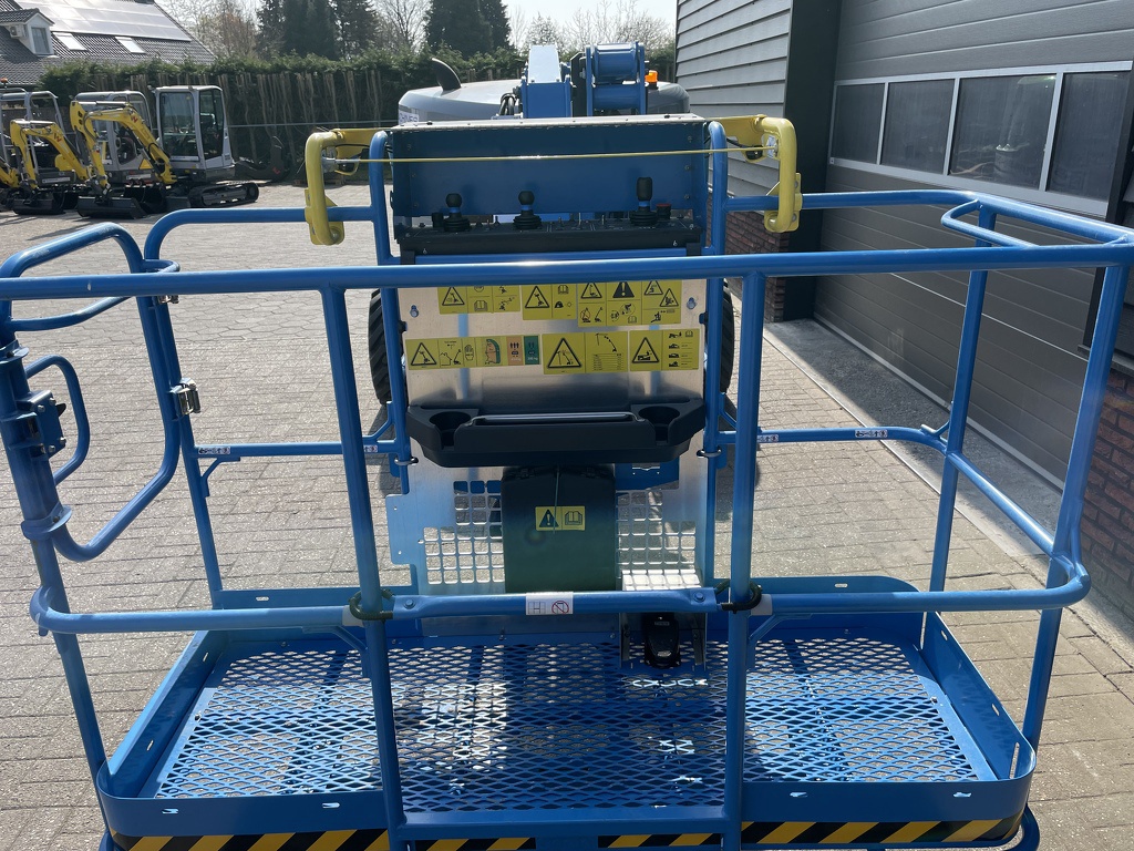 TE HUUR genie z-45xc kniktelescoop hoogwerker 16 M