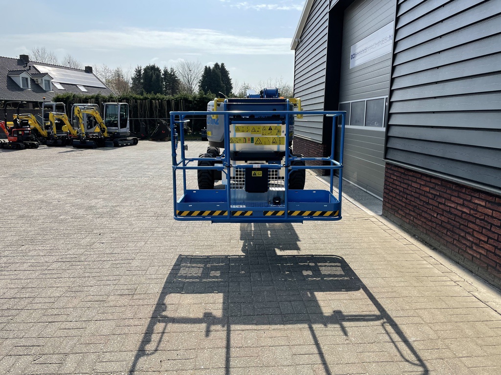 TE HUUR genie z-45xc kniktelescoop hoogwerker 16 M