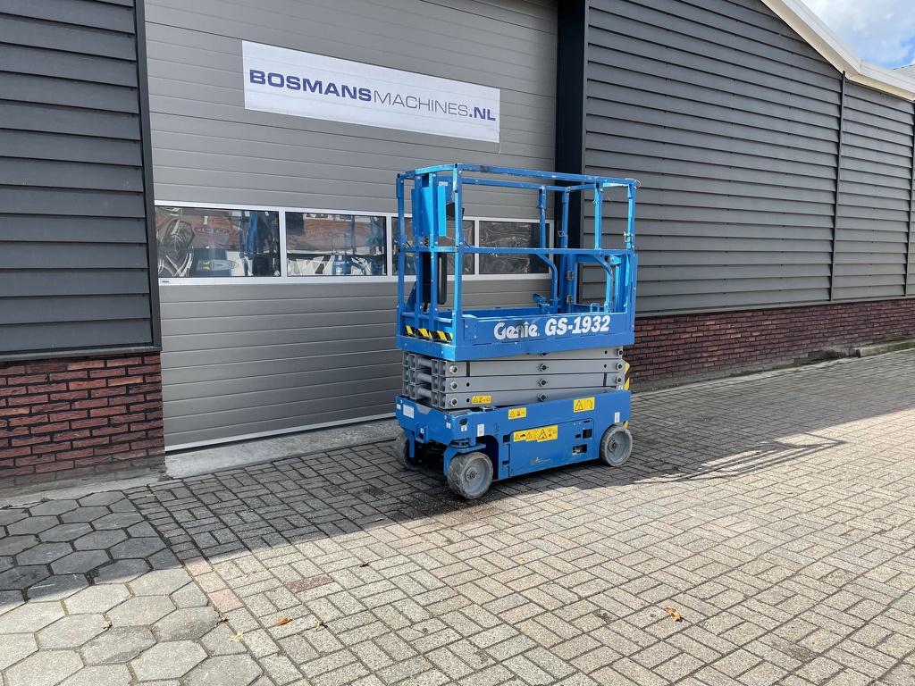 TE HUUR Genie GS-1932 schaarhoogwerker accu 7.8 m