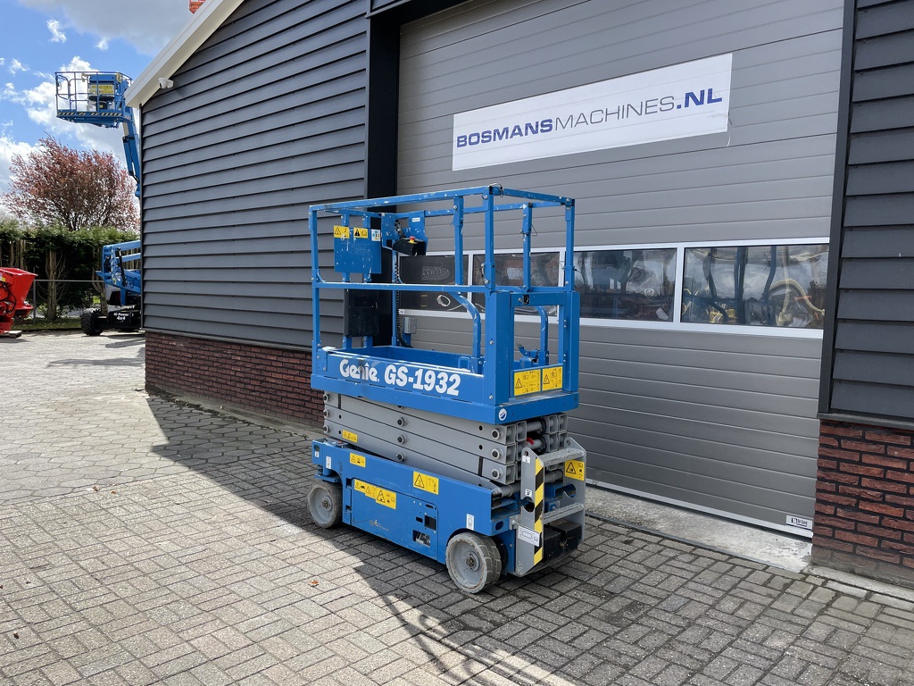 TE HUUR Genie GS-1932 schaarhoogwerker accu 7.8 m