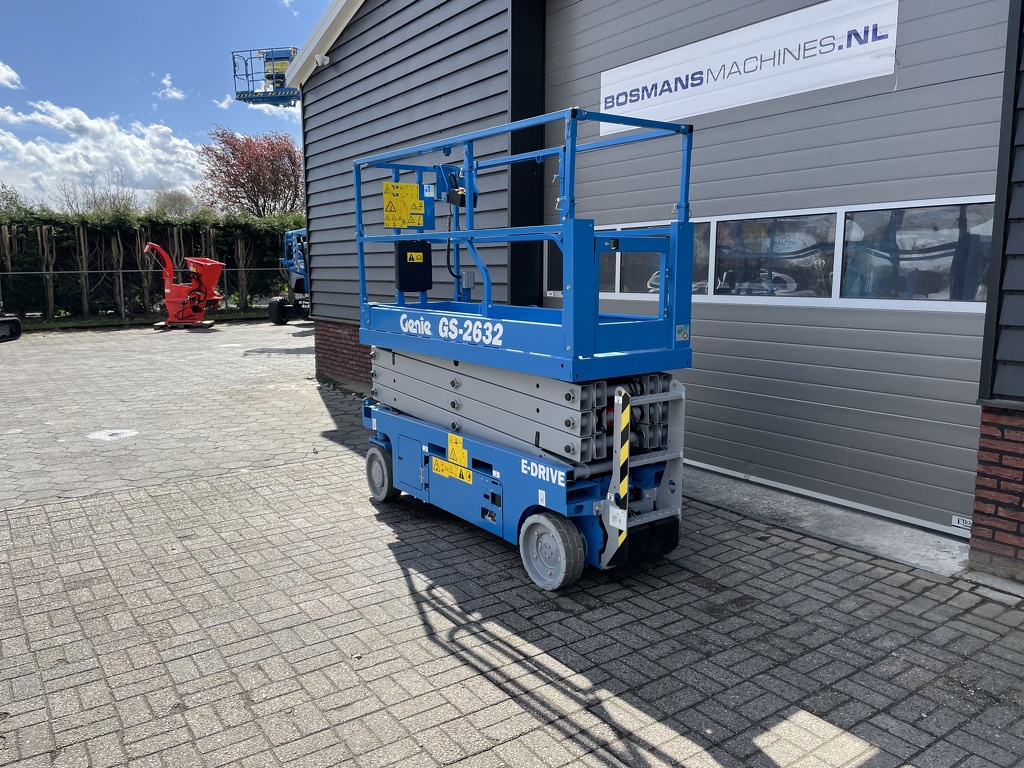 TE HUUR Genie GS-2632 schaarhoogwerker accu 10 m