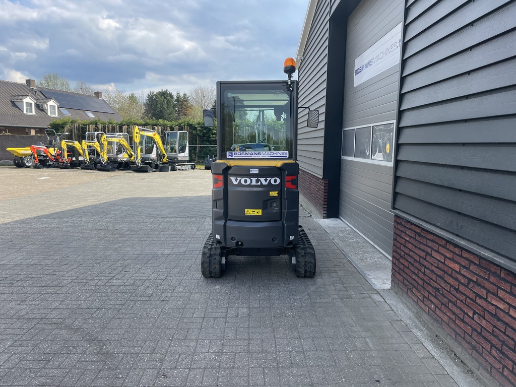 TE HUUR: Volvo EC18E minigraver 1800kg vanaf €62 per dag