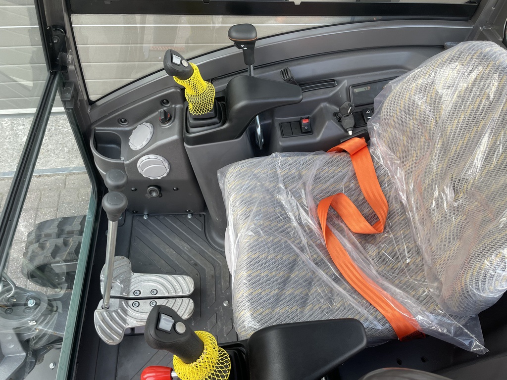 TE HUUR: Volvo EC18E minigraver 1800kg vanaf €62 per dag