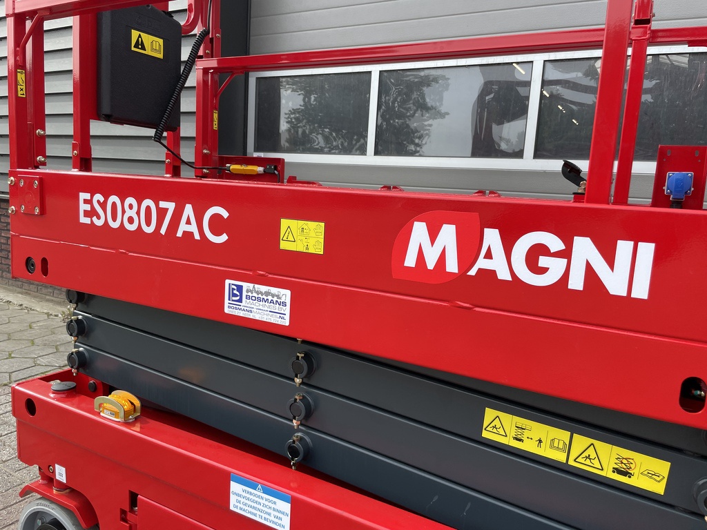 Magni ES0807 AC schaarhoogwerker NIEUW €165 LEASE
