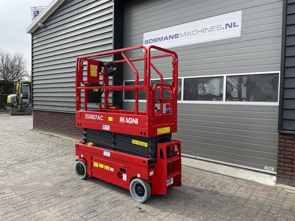 Magni ES0807 AC schaarhoogwerker NIEUW €165 LEASE