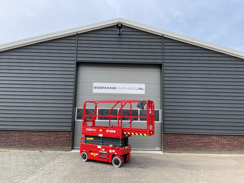 Magni ES0807 AC schaarhoogwerker NIEUW €165 LEASE