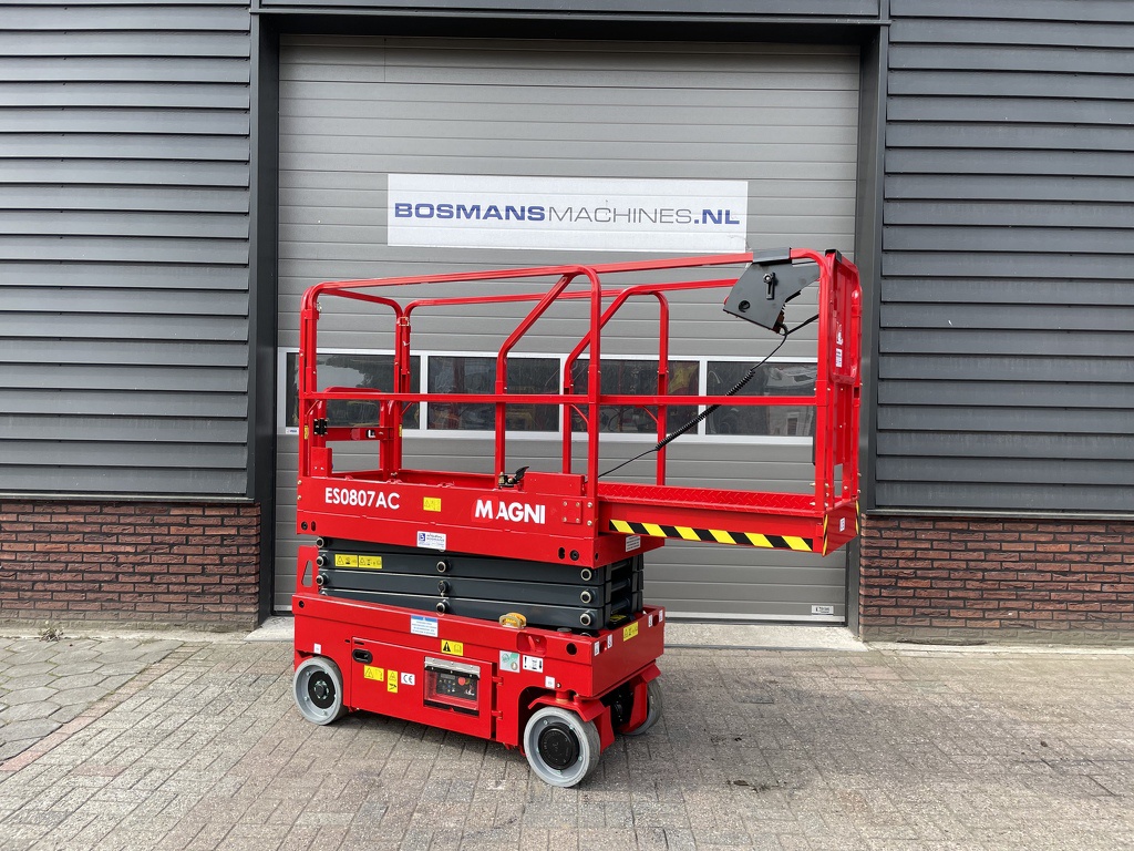 Magni ES0807 AC schaarhoogwerker NIEUW €165 LEASE