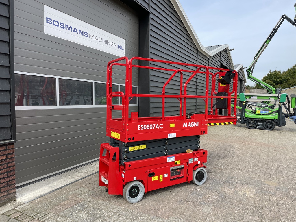 Magni ES0807 AC schaarhoogwerker NIEUW €165 LEASE