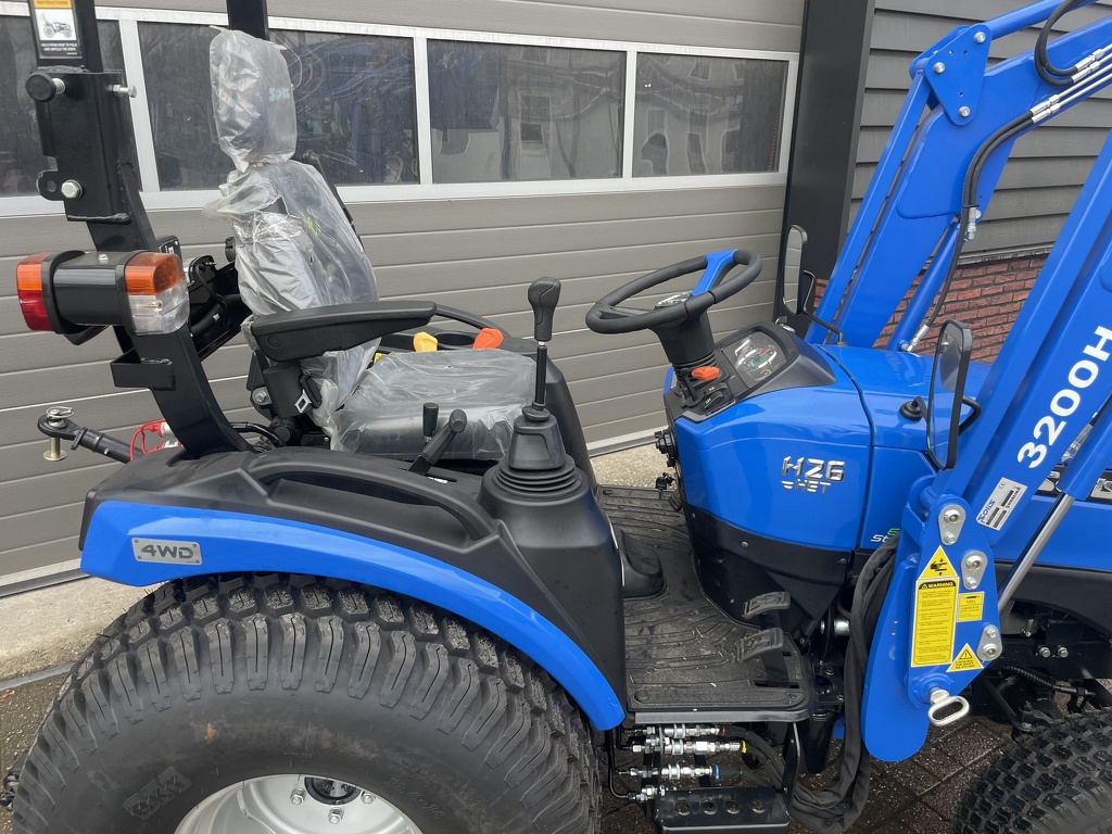 Solis 26 HST minitractor NIEUW met frontlader €245 LEASE