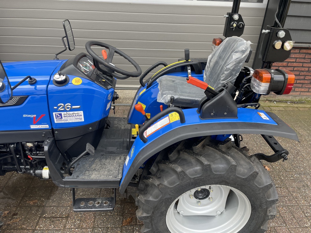 Solis 26 minitractor NIEUW brede landbouwbanden