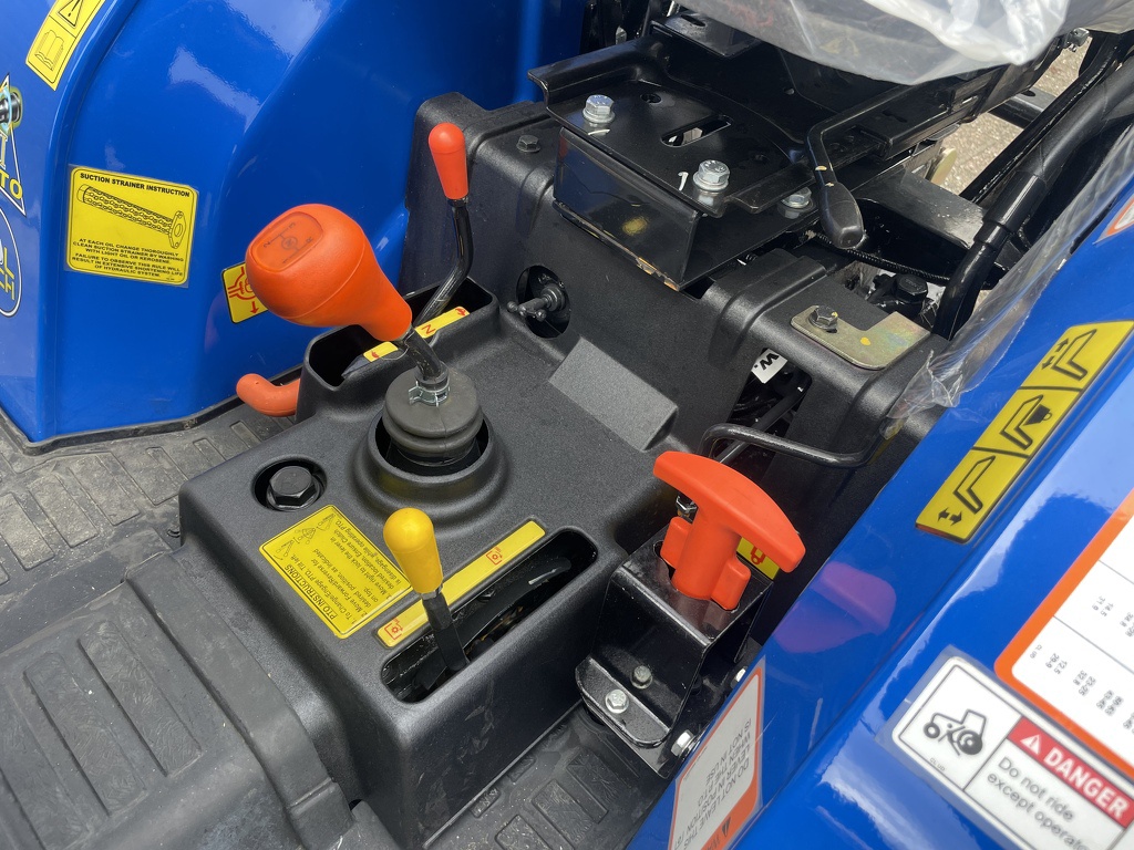 Solis 26 minitractor NIEUW brede landbouwbanden