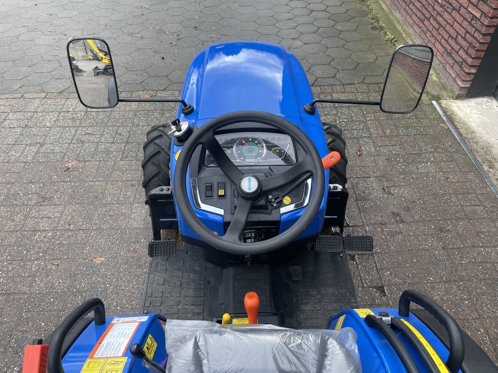 Solis 26 minitractor NIEUW brede landbouwbanden