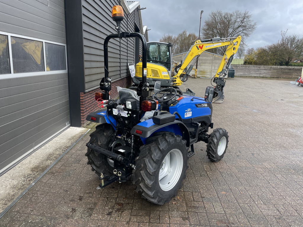 Solis 26 minitractor NIEUW brede landbouwbanden