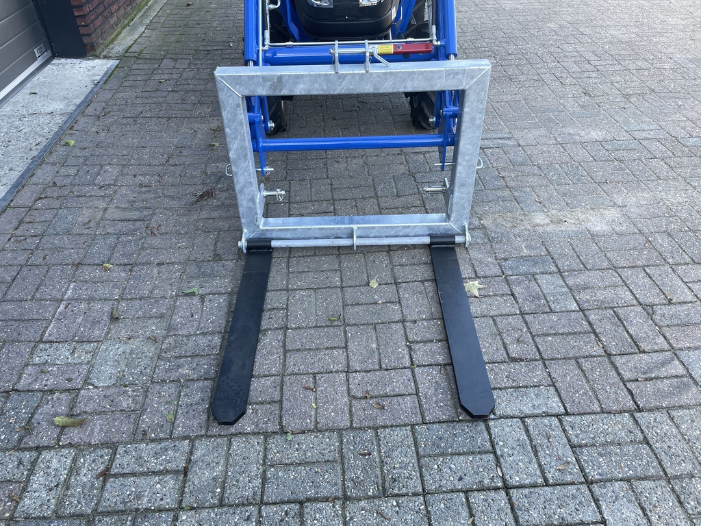 Combi Palletdrager / Palletvork 750 kg verstelbaar voor 3-punt en voorlader Solis / Farmtrac